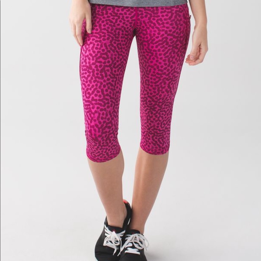 Lululemon Women’s Run Top Speed Crop Size 8 Pink Ace Dot